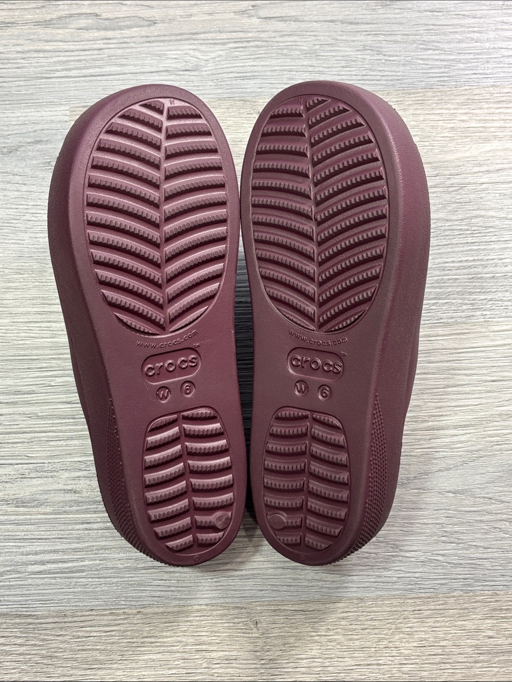 CROCS Burgundy Classic Platform Slide Sandals - size W6 - Picture 6 of 9